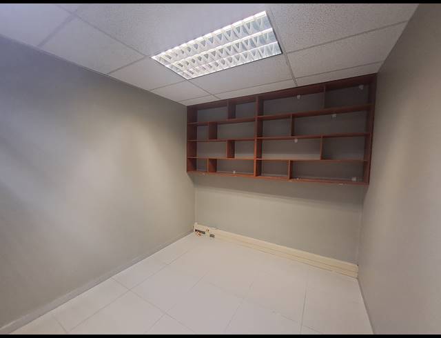 124M² OFFICE TO LET IN HYDE PARK